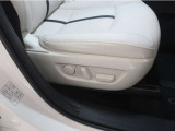 【パワーシート】電動なので、きめ細かい調整ができます!自分自身の運転姿勢に合わせた、適切なドライビングポジションが確保できます♪