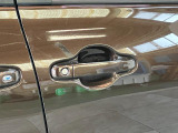 品質へのこだわり!フロアマットやシートなど車内をキレイに清掃し、ニオイや汚れなどを徹底的にクリーニングしてもらっております。室内はピカピカです☆
