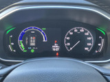 スタイリッシュなデザインのメーターは、視認性の高い表示で、車両の状況をひと目で確認できます。運転に必要な情報を効果的に伝えます。