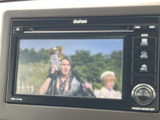 目的地設定やルート検索をスムーズに行える画面です。ナビゲーションシステムが、安全運転をサポートします。