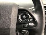 【ステアリングスイッチ】右です。ハンドルから手を離さず、運転に集中したまま手元でマルチインフォメーションディスプレイ内の表示切替などができます。