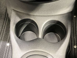 運転席・助手席のドリンクホルダーです
