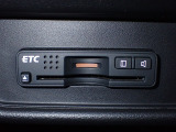 デザインスッキリのビルトイン『ETC』!高速道路の特典はもちろん、キャッシュレスなので料金所では徐行するだけで通過可能です!