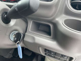 タブレット菓子などの嗜好品入れに最適なインパネポケット(運転席)