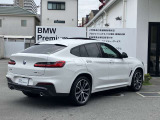 スタイリッシュなリアビュー。リアフォグランプを採用し、悪天候の走行時に後続のドライバーにし車両を示します。デザインだけではなく、安全面にも抜かりが無いBMWで駆け抜ける喜びを体感下さい。
