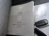 バック、ポケットの中に入れたままで、ドアロック、アンロック、 エンジンスタート出来ます。インテリジェントキー。取扱節経書と整備記録簿