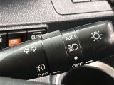 コンライト(オートライト)機能付き。周囲の明るさを感知して、ヘッドライトを自動でON・OFFするので、ヘッドライトの点灯忘れや消し忘れを防止できます。