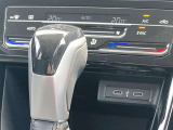空調のコントロールパネルは静電タッチ式で反応よくコントロールできます。