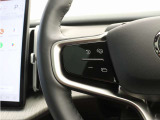 前方車を自動追従するアダプティブクルーズのほか、ステアリング操舵も行う進化型クルーズ『パイロットアシスト』を搭載。車体を車線内へと適正に維持しつつ先行車を忠実に追従します。