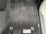 運転席フロアマットです。使用感はなく、比較的綺麗な状態です。