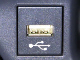 USB端子を装備しております。