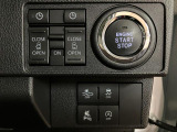 便利なパワースライドドアを装備☆ キーや運転席側からの操作も可能です☆ 物が挟まってしまった場合は止まるので安心です。 小さなお子様が乗っている場合もチャイルドロックとの併用で安心ですね♪
