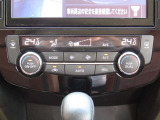 オートエアコン搭載!ワンタッチで車内温度を一括管理できます!!