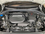 2.0L直列4気筒ディーゼル・ターボを搭載したX1 xDrive20d。力強いトルクを活かした余裕のある走りと、ロングドライブでの扱いやすさが魅力です。
