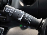 【バリアブル間欠ワイパースイッチ】車速に応じてワイパーの間隔を自動的に調整する機能。雨の量や車速に応じてワイパーの間隔を最適化し、視界を確保することができます。