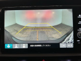 【バックカメラ】運転が苦手な方も車庫入れラクラクです!ギアをリバースに入れれば自動的に切り換わりますので、面倒な操作は不要です♪狭い駐車場もお車を傷つけず安心ですね!