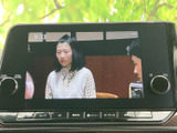 鮮明な地図表示で、視認性が高く、安全なナビゲーションを実現。洗練されたデザインは、操作性も向上させ、ドライバーの負担を軽減します。