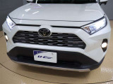LEDヘッドライトです。デザイン性がよくとても明るいので、夜間の走行や悪天候でも安心です。しかも長寿命!