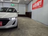 当店では専任のメカニックが大切なお客様のお車を一台一台丁寧に整備いたします。自社認証工場にてリフトアップし下回りまでキッチリ検査いたします。
