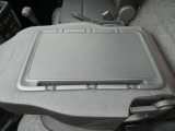 助手席シートバックテーブル!ちょっとした休憩時間に食事等もできちゃいます♪
