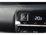 運転席と助手席には寒い日の肩や腰、冷えやすい下肢を温めてくれるシートヒーターが付いております!