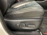 パワーシート搭載、微妙な調整が手軽にでき、ピッタリのポジションで運転することが可能です。