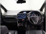 オシャレなインテリアで運転する気分も盛り上がりますよね^^