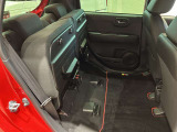 後部座席ははね上げる事でもう一つの荷室としてもお使いいただけます!