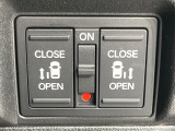 【両側パワースライドドア】スマートキーや運転席のスイッチで後席両側スライドドアの開閉が可能♪電動だから力を入れてドアを開ける必要が無く、小さなお子様でも簡単に開け閉めでき快適です♪