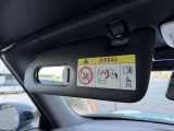 運転席・助手席共にバイザーミラー付き!