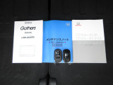カギをバッグやポケットに入れたままでもドアロックの開閉やエンジン始動ができる『スマートキー』付き!暗くなってもキー穴を捜す必要が無くとっても便利ですから人気の装備です!