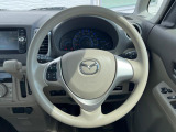 インテリアに合わせたデザインのステアリングは、運転される方のことも考え、運転しやすい形状、大きさです。是非一度、実際に触ってお確かめください。