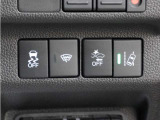 ホンダセンシングが装備されています。アダプティブレーダークルーズやレーンキープアシスト、車線逸脱防止機能なども備えていて、ロングドライブも快適で安全にお楽しみいただけます。