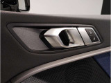 当社BMW認定中古車は全車保証付きでございます。また保証料金や整備費用はお見積書内の諸費用・税金に追加計上する事はございません。認定中古車保証付きのお支払総額でお見積りご依頼の上、他店とお比べください