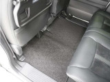 Honda認定中古車に新品の純正フロアマットを装着しました。気分よくドライブをお楽しみいただけます♪