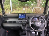 フロントガラスが大きく、ワイドな視界で運転もしやすくなるように、設計されています。