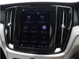 直感的な構成により、必要なときに運転の邪魔をすることなく、適切なサポート情報およびエンターテイメントを提供することができます。