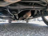 下廻り塗装承ります。車によって料金は変わりますのでお問い合わせ下さい。当店でおススメしているのは「スリーラスター」。融雪剤や塩水などからお車を長期間、強力に保護します。錆の発生、進行を抑えてくれます。
