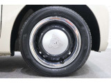 純正のホイールカバーが足元を飾ります!タイヤサイズは155/65R14でございます。