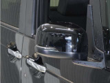 ◆ドアミラーウインカー◆ドアミラーにウインカーを装備しています。対向車に自身の進行方向を合図し安全に運転できます。