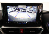 アルパイン製カーナビやディスプレイオーディオと接続することでカメラ映像内に運転をサポートする