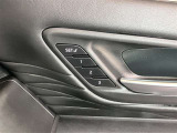 運転席シ-トポジションメモリー(3メモリ-)、ドライバー3名分のシ-トポジションを記憶・再現できる機能を搭載しています