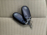 【スマートキー】ドアの開閉時鍵を探さなくても簡単にドアの開閉することが出来ます、また、エンジン始動も車内にスマートキーがあれば簡単に始動することが出来ます