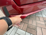 左リヤバンパー下部キズの傷の状態です