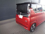 整備工場と併設の大きな日産ディーラー店舗です。