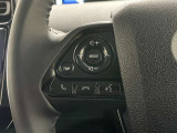 ステアリングスイッチ付き。前方から目を離すことなくオーディオ操作をすることが可能です。