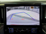 バックカメラで後方がリアルタイム映像で確認できます!商業施設や駐車場での駐車時や、夜間のバック時にも安心です♪