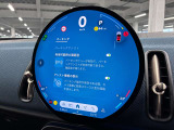 デジタルスピードメーター、航空機のコックピット操作箇所と同じ配色で目が疲れにくいように設計されてます。