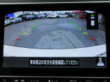 ナビ画面にアラウンドビュ-モニタ-(リアワイド)の映像を映し出しています。  狭い場所での車庫入れをサポ-トしてくれる便利アイテムです。