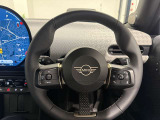 また、MINI正規認定中古車は、エマージェンシーサービスが自動付帯。24時間365日、皆様のカーライフをサポートいたします。確かな安心のうえで、「駆けぬける歓び」をご堪能ください。